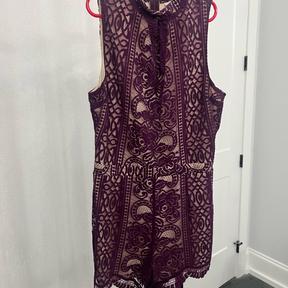Elegant Lace Sleeveless Romper - Purple